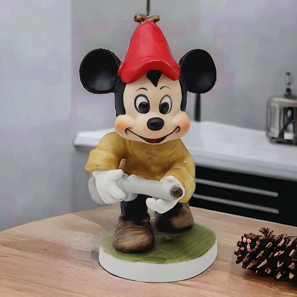 Vintage Walt Disney Porcelain Figurine Mickey Mouse "The Hunter" 4" Tall‎